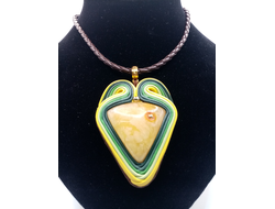 Подвеска с янтарем.