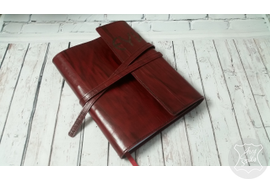 кожаный ежедневник с гравировкой инициалов