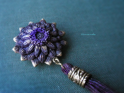 Брошь-орден "Мистический цветок" в фиолетово-золотой цветовой гамме