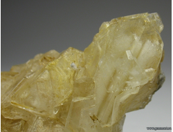 Алунит- выращенный. 75*37*25мм