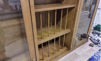 Навесной шкафчик для посуды на кухню.