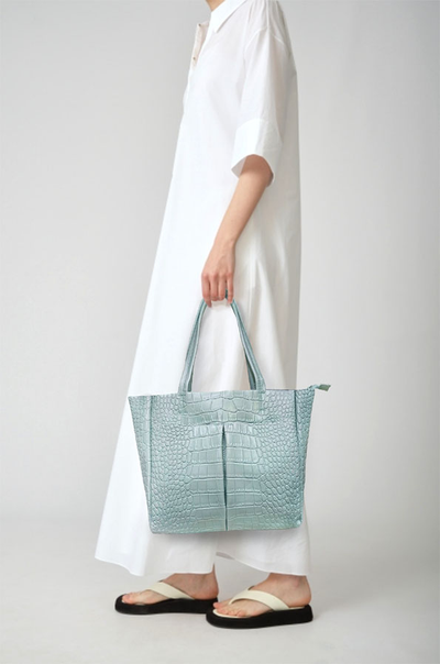 (АРТИКУЛ: 9935/1/6) СУМКА ЖЕНСКАЯ БОЛЬШАЯ, НАТУРАЛЬНАЯ КОЖА, ГОЛУБАЯ, СПЕРЕДИ ДВА НАКЛАДНЫХ КАРМАНА, РУЧКИ ЧЕРЕЗ ПЛЕЧО