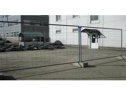 Ограждение оцинкованное ЕВРО-2 на бетонных блоках для стройки в Москве