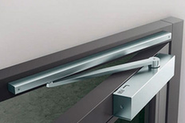 Установка дверных доводчиков