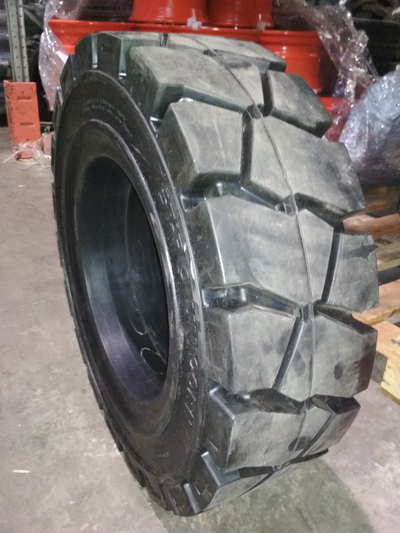 250-15 Starco Unicorn Шина цельнолитая фотография