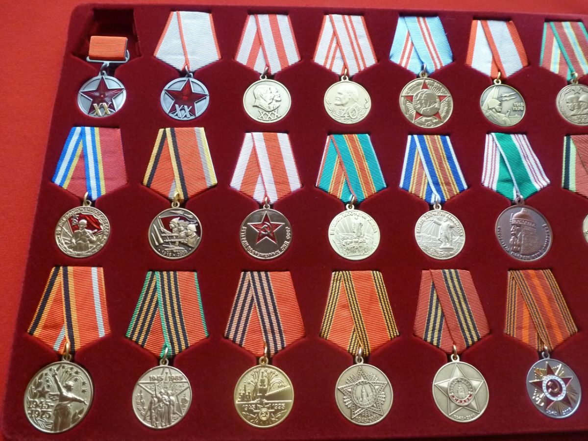 планшет для орденов. орден красной звезды 1940. коллекция царских медалей. муляжи значков. советский орден красной звезды.