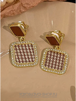 Модель : АЛ-322.Клипсы в форме квадрата со стразами