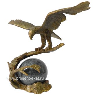 Статуэтка из бронзы Орел на шаре