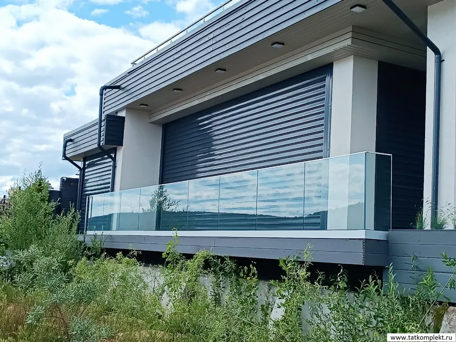 Стеклянные ограждения на алюминиевом анодированном профиле. Стекло закаленное триплекс толщиной 12мм (6+2+6) Стеклянное  ограждение nthhfcsв г. Казани, СНТ Щурячий