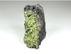 Хризолит (Перидот, Оливин) кристаллы на породе, США (74*46*33 мм, 135 г) №27234