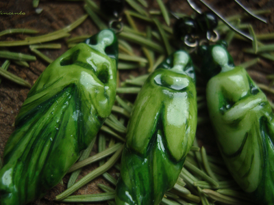 Необычный комплект украшений из фарфора "Лесная принцесса" (серьги-капли и подвеска)