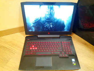 HP OMEN 15-CE012UR ( 15,6 FHD IPS 120Hz i7-7700HQ GTX1060(6Gb) 16Gb 1Tb + 128SSD )