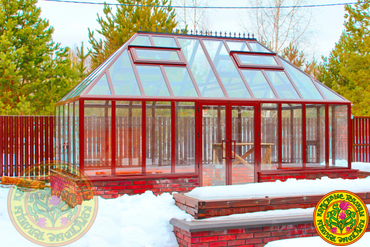 В данной теплице модели «Плимут SL» предусмотрен цоколь, которыми оснащаются английские теплицы и теплицы класса люкс.
Две распашные двери конструкции обеспечивают беспрепятственный доступ к грядкам для ухода за растениями. Подробное  30-6SL
