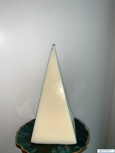 Свеча белая Пирамида (до 10ч. горения).