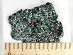 Клинохлор (серафинит), срез полированный с двух стороны, Россия, Иркутская область (38*33*4,5 мм, 7,3 г) №28400