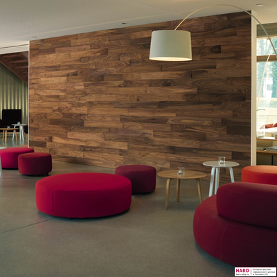 Стеновые панели Haro Американский Орех River 535629 в интерьере комнаты