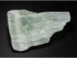 Кальцит фисташковый (зеленый), необработанный образец, Пакистан (50*30*19 мм, 32 г) №38057