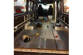 Переделка Мерседеса Спринтер 
Становим противотуманные фары, тахограф, акустику, мультимедийное головное устройство, потолочный монитор, камеру заднего вида.