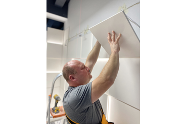 Монтаж делаем при поданном питании, таким образом сразу контролируем работоспособность панелей.