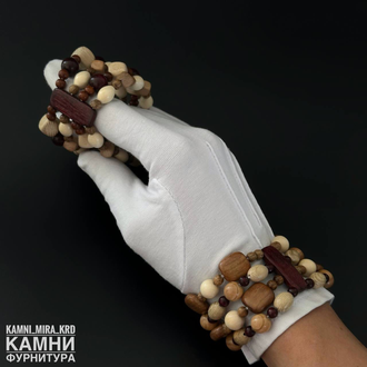 Браслет "4 нити" микс деревянных бусин разных форм, цветов и размеров на резинке с тёмными бусинами-коннекторами, цена за штуку