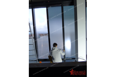 Тонировка пленкой фасадного остекления-градиент-монтаж