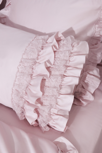 Постельный комплект с оборками и кружевом на сетке "Розовый"