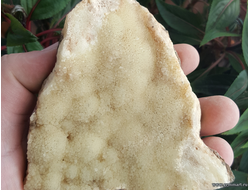 Кальцит на окисленной породе. Россия. 116*111*37мм