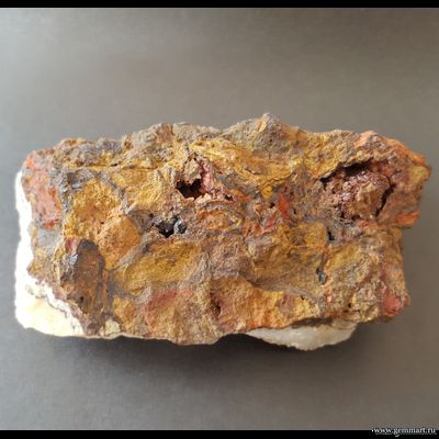 Кальцита на окисленной породе с пиритовой присыпкой и сидерит. Россия. 109*55*55мм