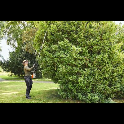 УДЛИНЕННЫЙ СЕКАТОР НА АККУМУЛЯТОРЕ STIHL HLA 135