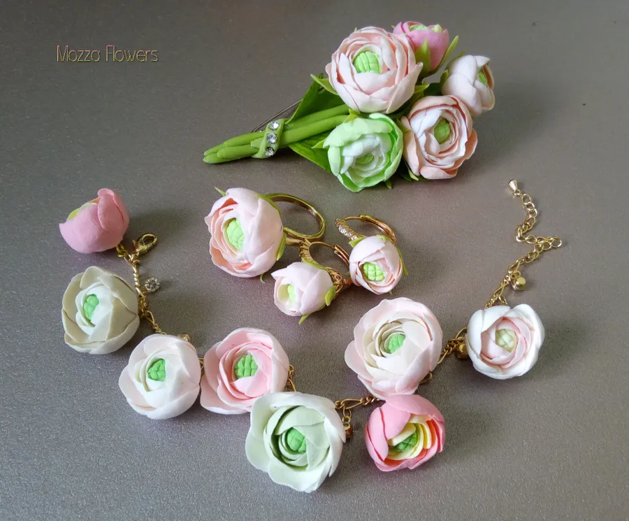 Комплект с ранункулюсами