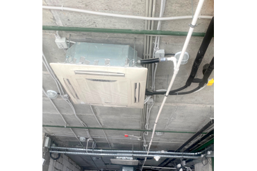 Монтаж кассетного фанкойлы в торговом центре