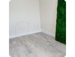 Плинтус ХДФ Dollken Cubu Flex Life 100мм Х 2,5 м 1013/5012 Белый в интерьере 6