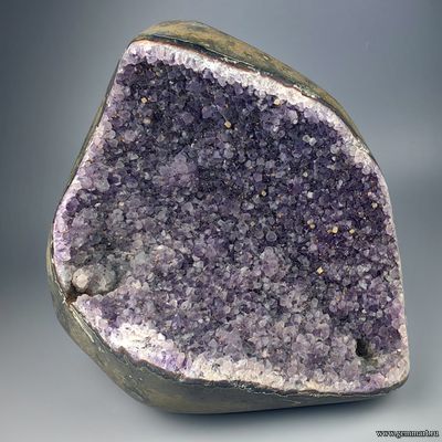 Аметист, жеода в породе.