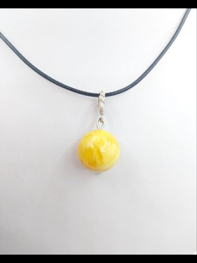 Кулон из матового янтаря &quot;Шар&quot;