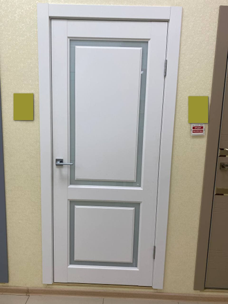 Дверь частично остекленная с покрытием Soft touch "Ллойд белый бархат"