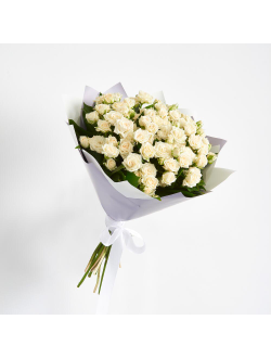 11 белых кустовых роз