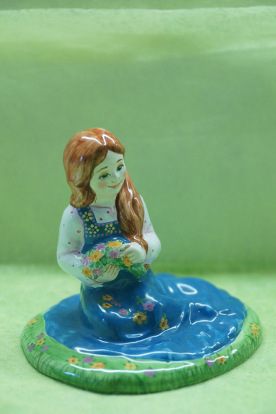 Девочка с венком