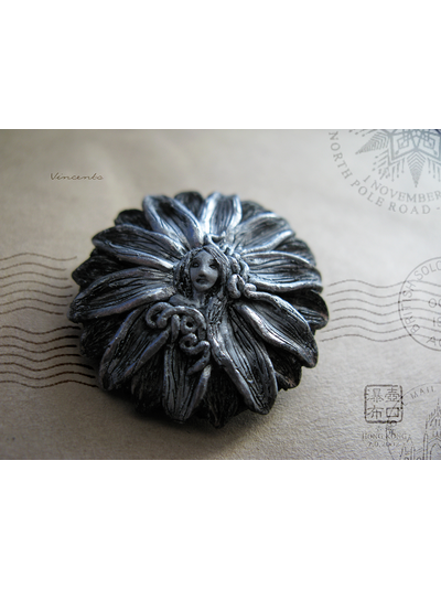 Чёрная брошь с мистическим цветком - "Ночная фея"