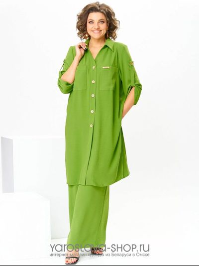 Брючный костюм яркого салатового цвета