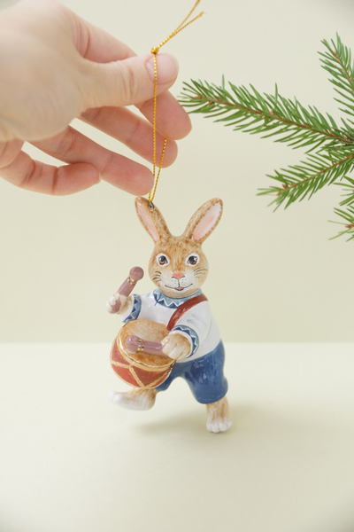 Заяц с барабаном