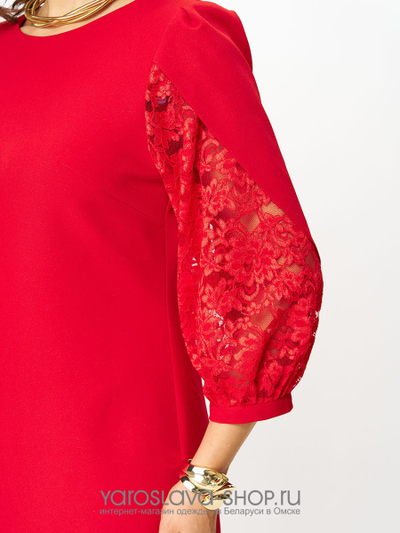 Эффектное платье-футляр красного цвета