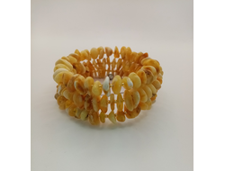 Браслет тройной на пружине из матового янтаря 23г