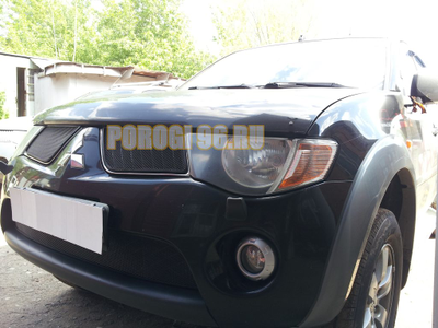 Защита радиатора Mitsubishi L200 2006-2010 black верх