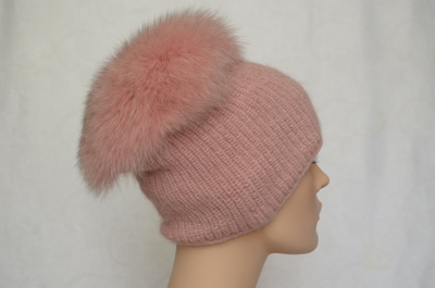 Шапка ярко - розового цвета вязаная с мехом Италия фото шапок Vizio
