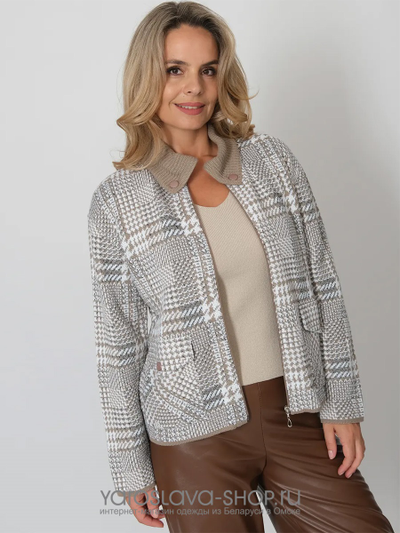 Женский жакет на молнии в бежевом цвете