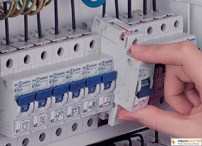 Замена автоматического выключателя в щитке квартиры ИВАНМАСТЕР
