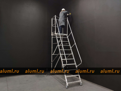 Лестница с площадкой ЛС-2.7 проход влево