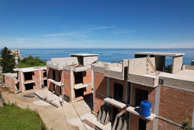 Продаются коттеджи- дуплексы в пригороде Батуми, в Махинджаури, на возвышенности.