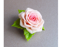 Брошь "Нежная розочка".