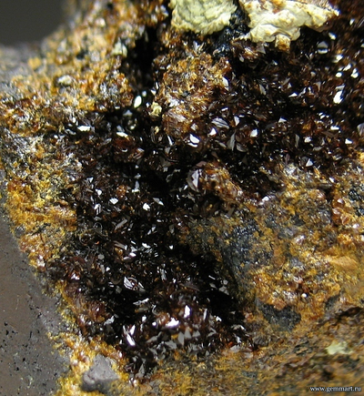 Ярозит на породе. Греция. 37*31*25мм